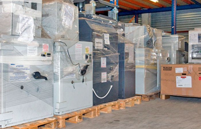 Des machines électroménager dans un entrepôt