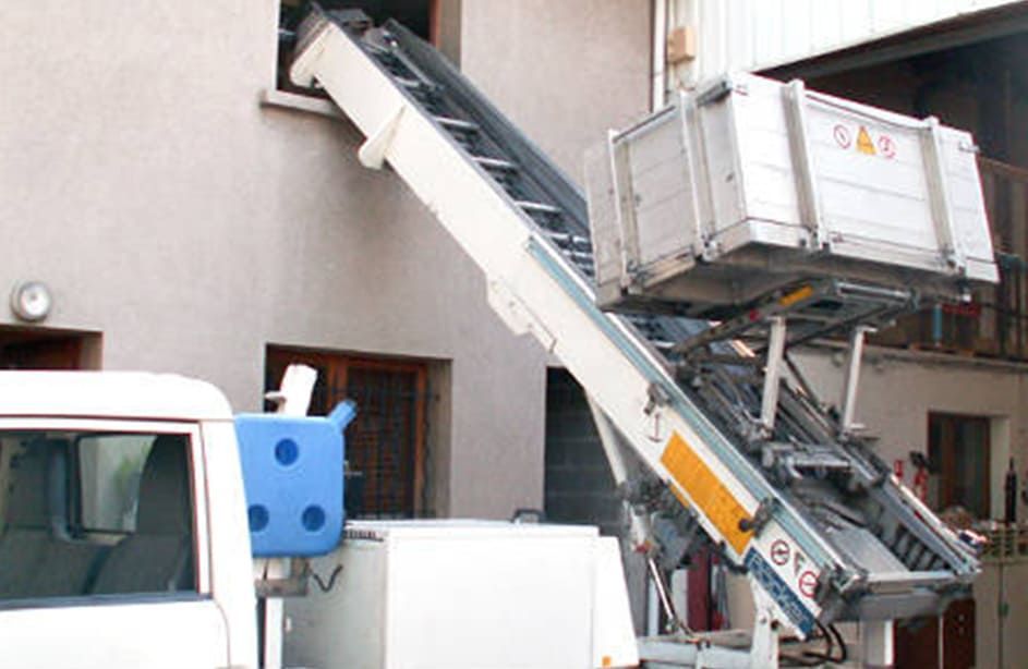 Nacelle permettant de relier un étage pour un déménagement.