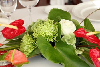 Décorez vos tables de cérémonies avec votre fleuriste dans le Calvados