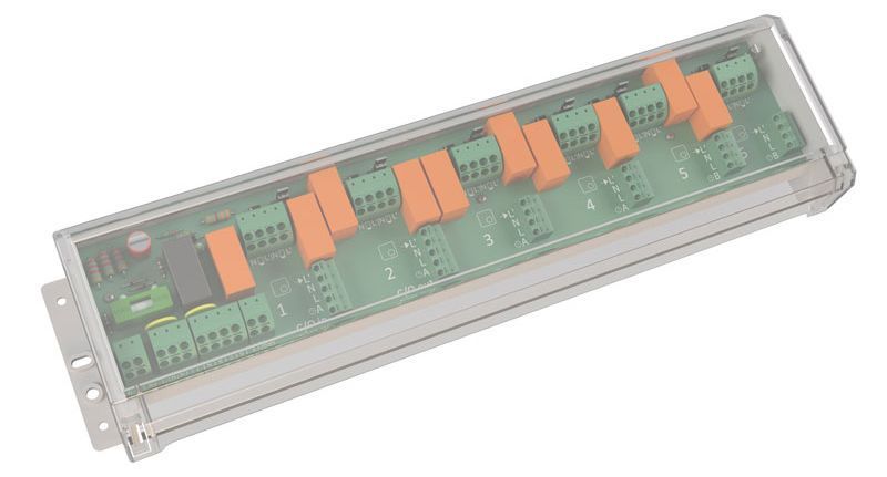 Eine Box mit vielen elektronischen Komponenten darin.