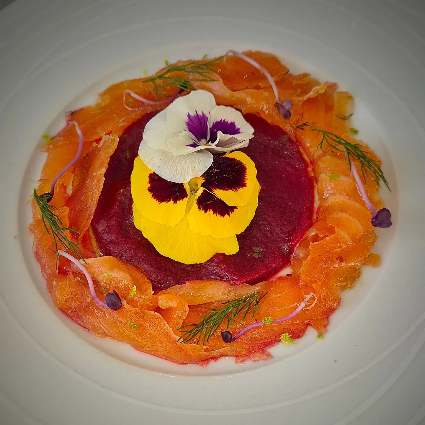 Hors d'œuvre et décoration fleurie