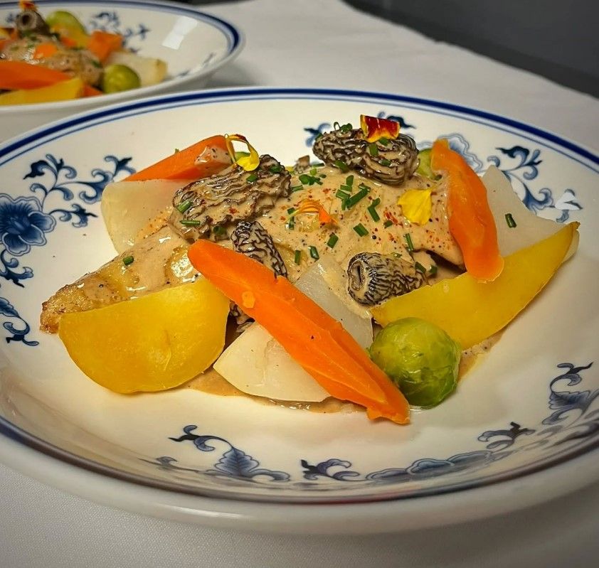 Poularde sauce morilles aux légumes fondants
