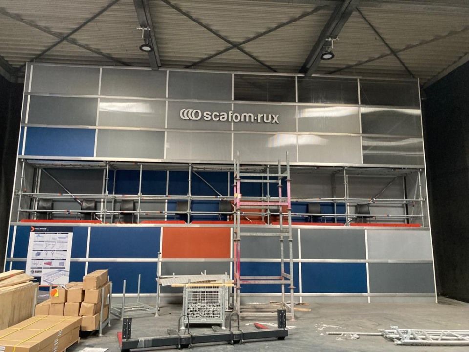 Gerüstbau Klein - Baugerüst in einer Halle