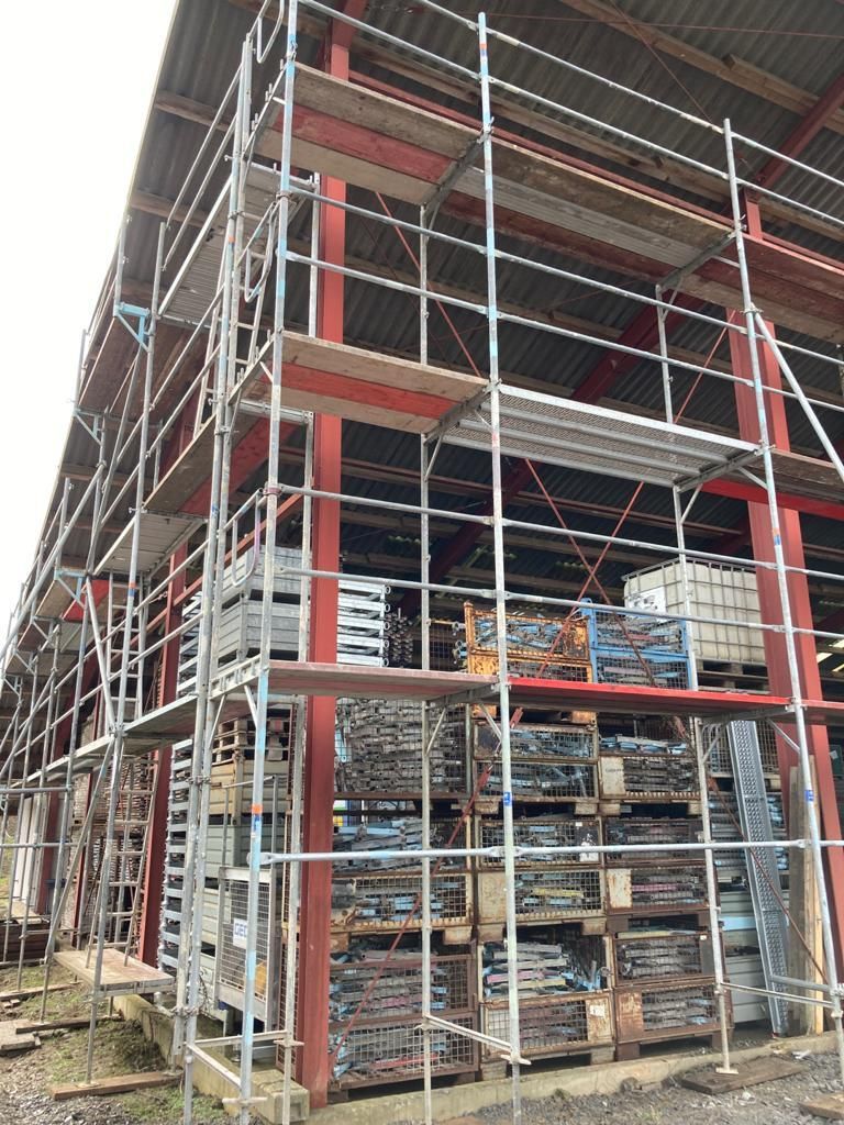 Gerüstbau Klein - Hochhaus mit Baugerüst