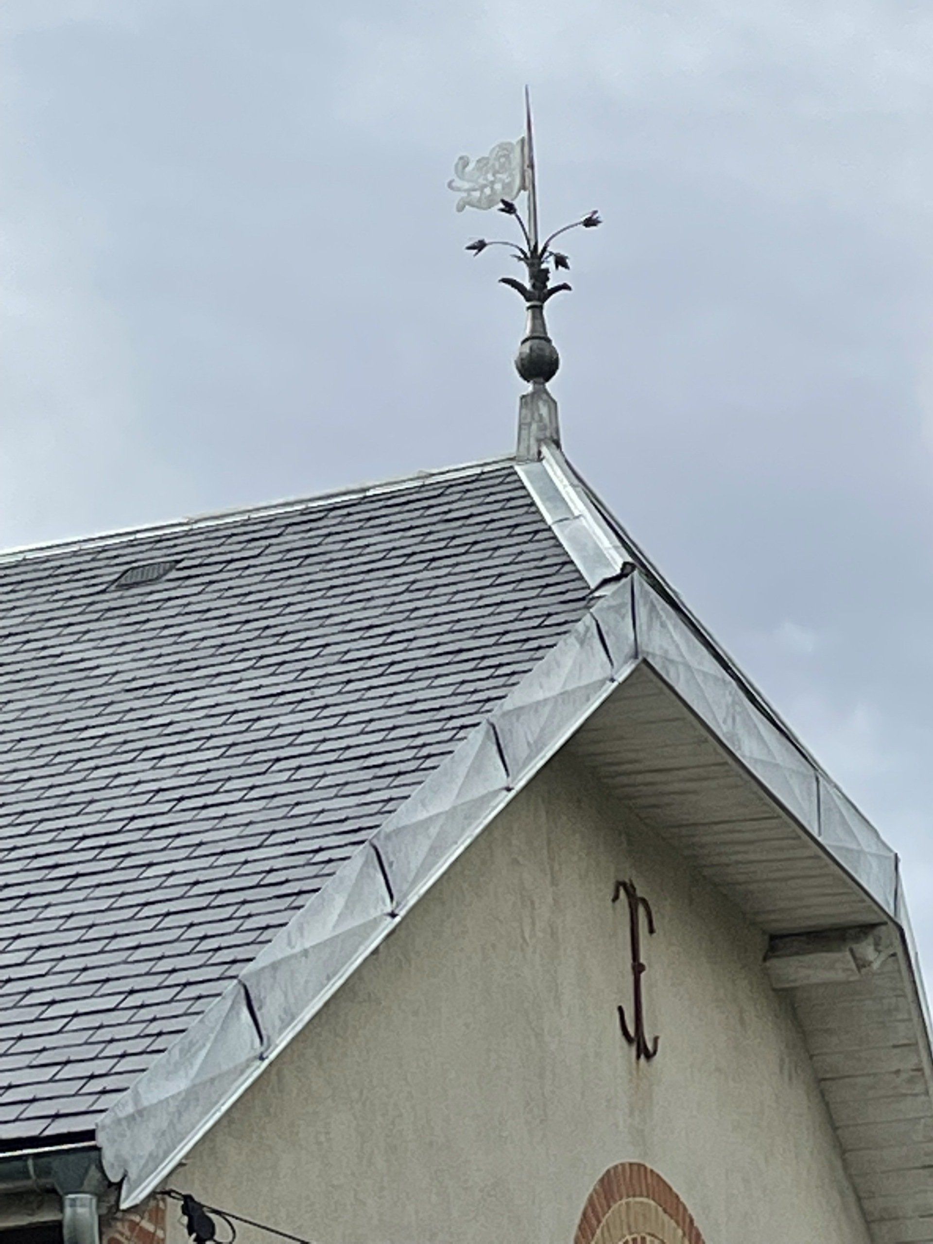 Pose de couverture en ardoise