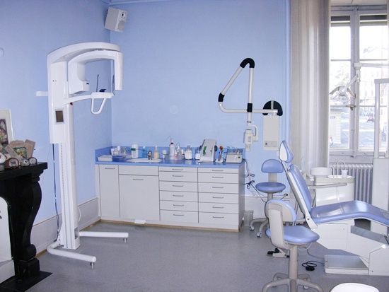 D. Philippe Elalouf - Dental practice equipment