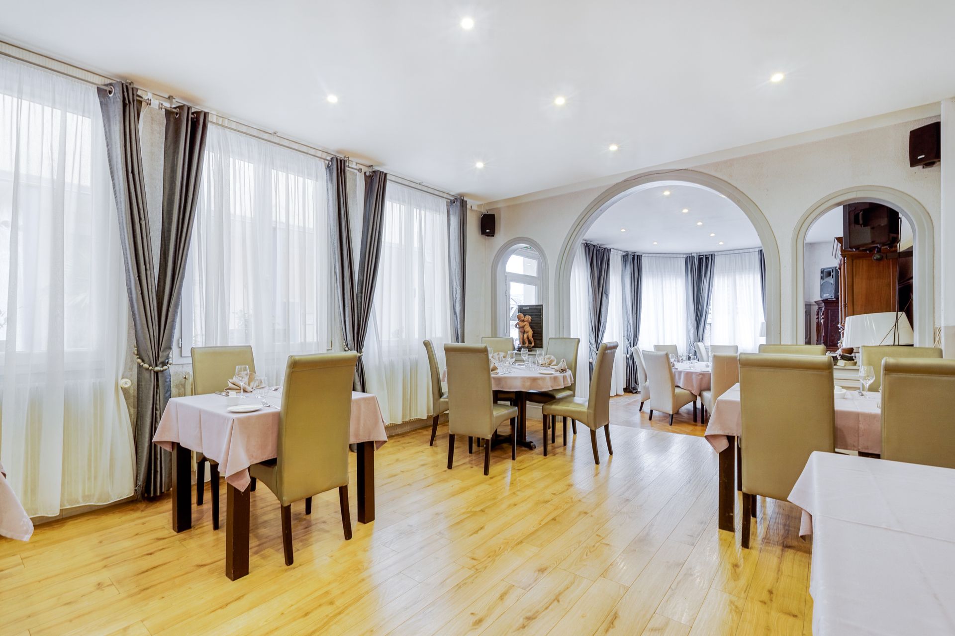 Intérieur du restaurant le plat d'étain