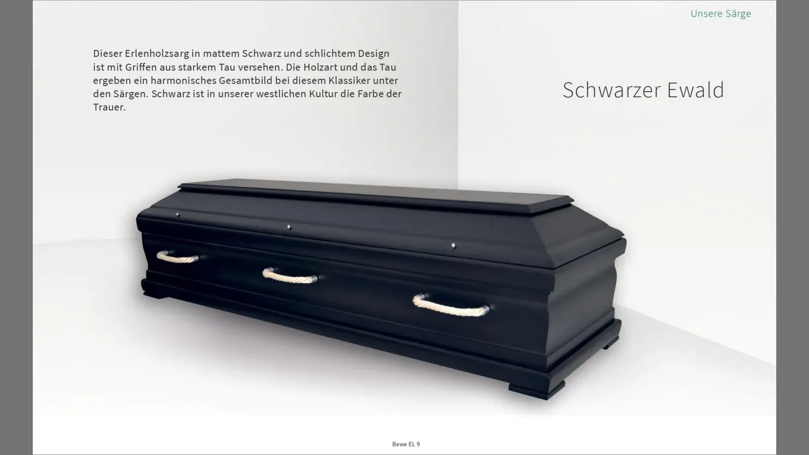 In der Ecke eines Raumes steht ein schwarzer Sarg.