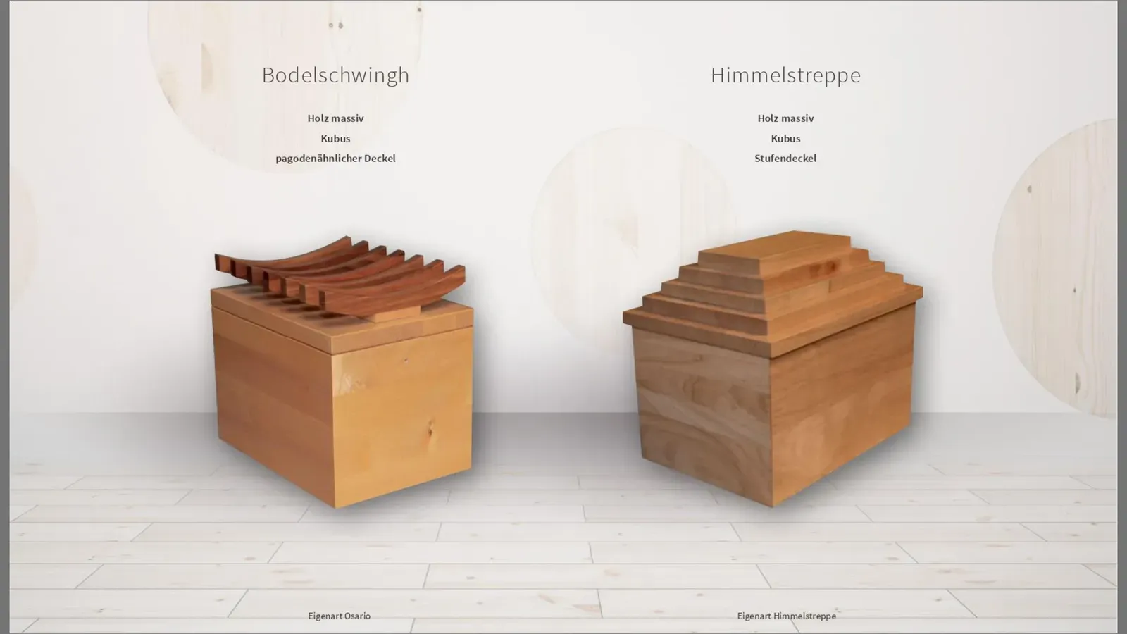 Zwei Holzkisten stehen nebeneinander auf einem Tisch.