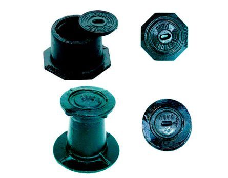 Dos objetos con forma de carrete de color verde azulado y negro, mostrados desde vistas superior y lateral sobre un fondo blanco.
