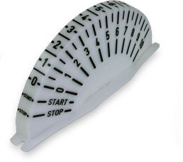 Ein weißer Gegenstand mit schwarzen Zahlen und den Wörtern „Start“ und „Stopp“ darauf