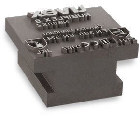 Ein Stück Metall mit Aufschrift