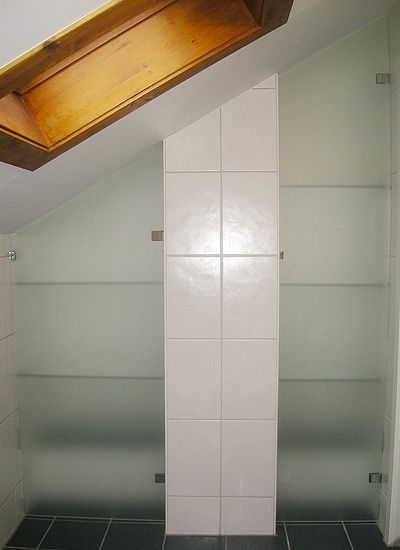 Installation en verre intégral - A. Keller Vitrerie SA - Brügg