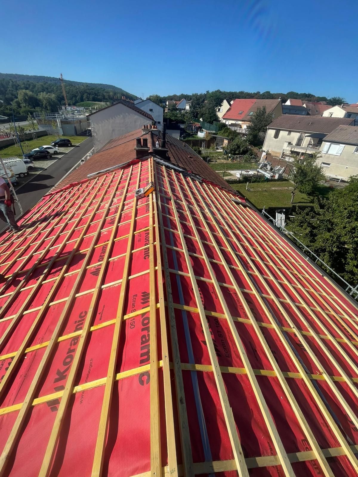 Travaux de toiture en train d'être effectués