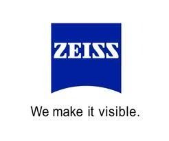 El logotipo de Zeiss es azul y blanco y dice 