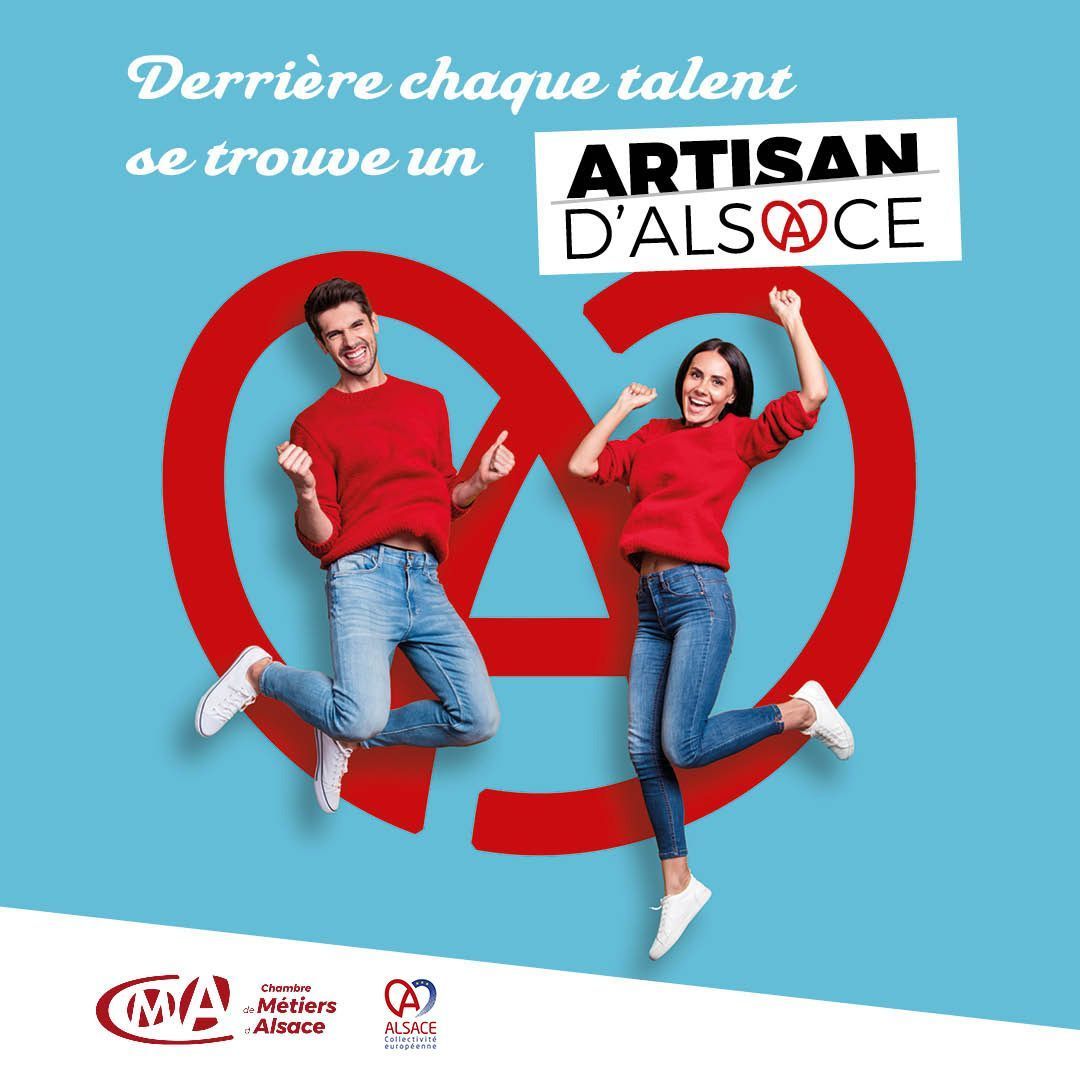 Deux personnes en pulls rouges sautent de joie, faisant la promotion de la marque Artisan d'Alsace.