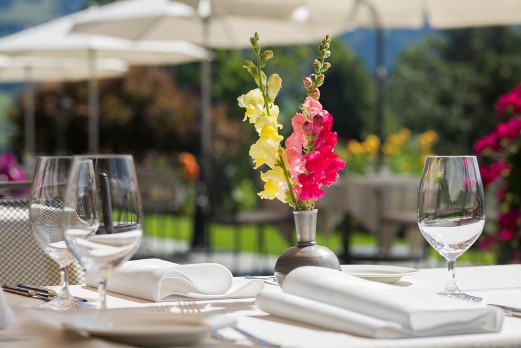 Romantischer Terrassentisch - Restaurant Sonnenhof