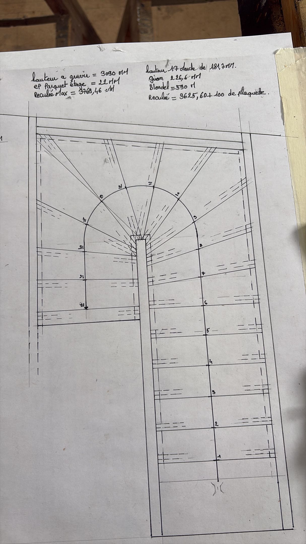 Plan de fabrication d'un escalier.