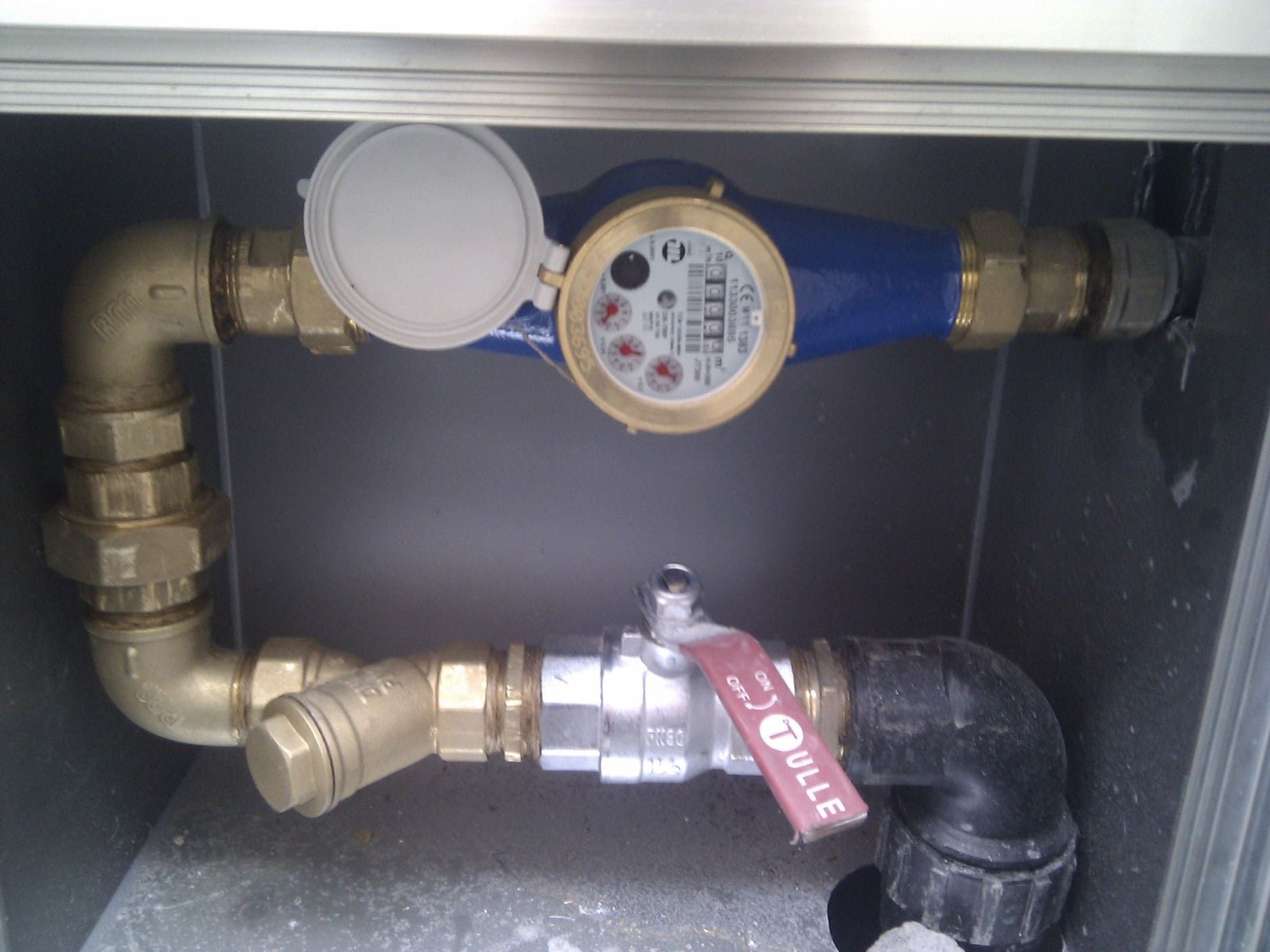 Un medidor de agua con la palabra ville en él