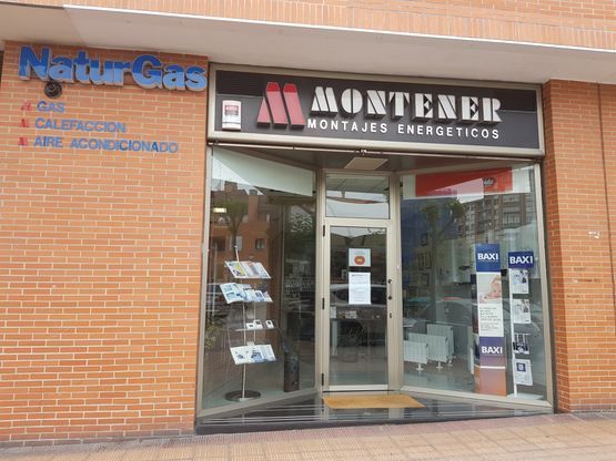 Un escaparate con un cartel que dice naturgas