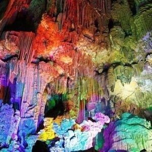 Interior de las Cuevas de Canelobre en Busot, Alicante
