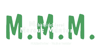 Ein grünes MMM-Logo auf weißem Hintergrund