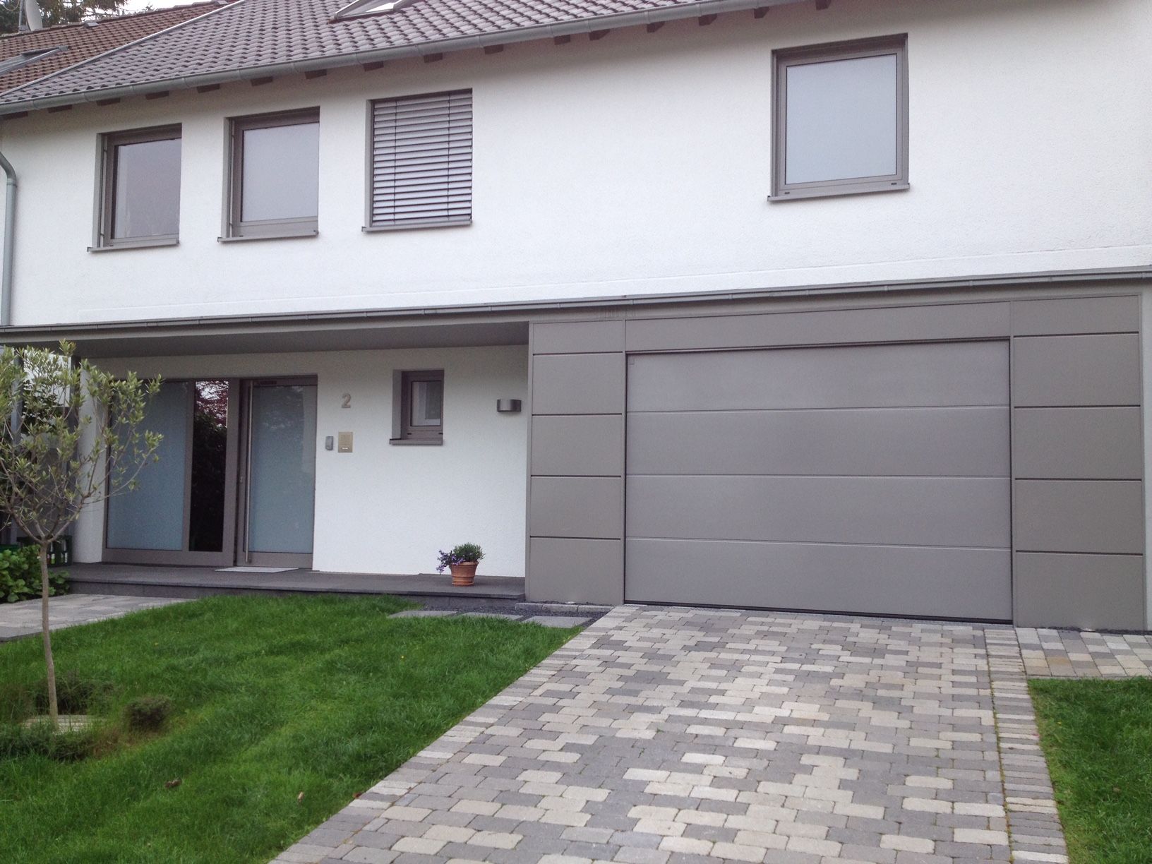 Aluminiumtür, -fenster, -jalousien, -garagentor und -blenden