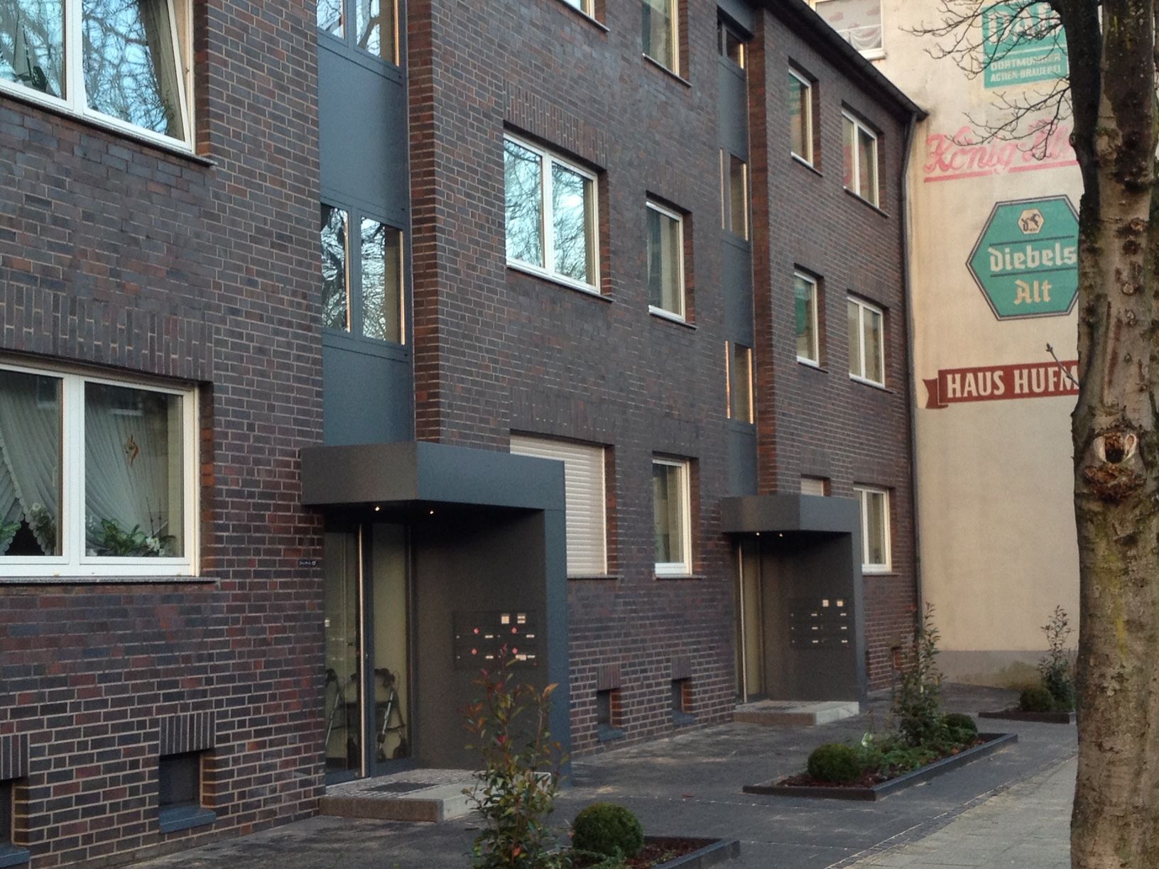 Eingang Überdachung mit Briefkastenanlage