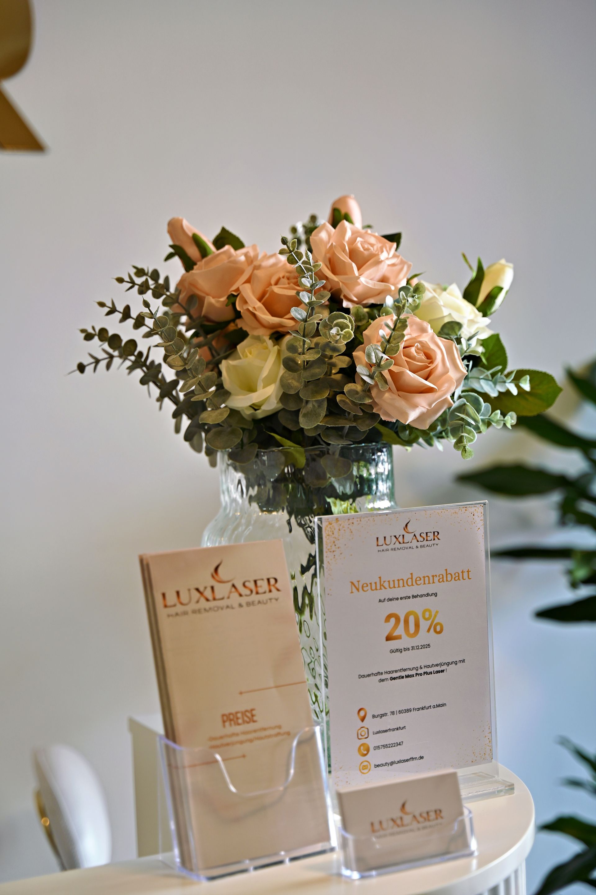 Blumenstraß mit Rosen