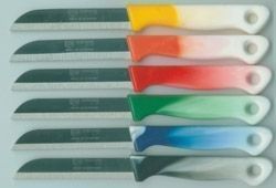 Sechs Messer mit schwarzen Klingen und zweifarbigen, farblich gekennzeichneten Griffen (gelb, orange, rot, grün, blau, schwarz).