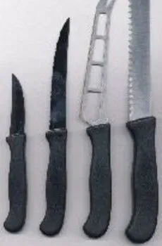 Vier Messer mit schwarzen Griffen und unterschiedlichen Klingenformen: gebogen, gezahnt und eine Fleischsäge.