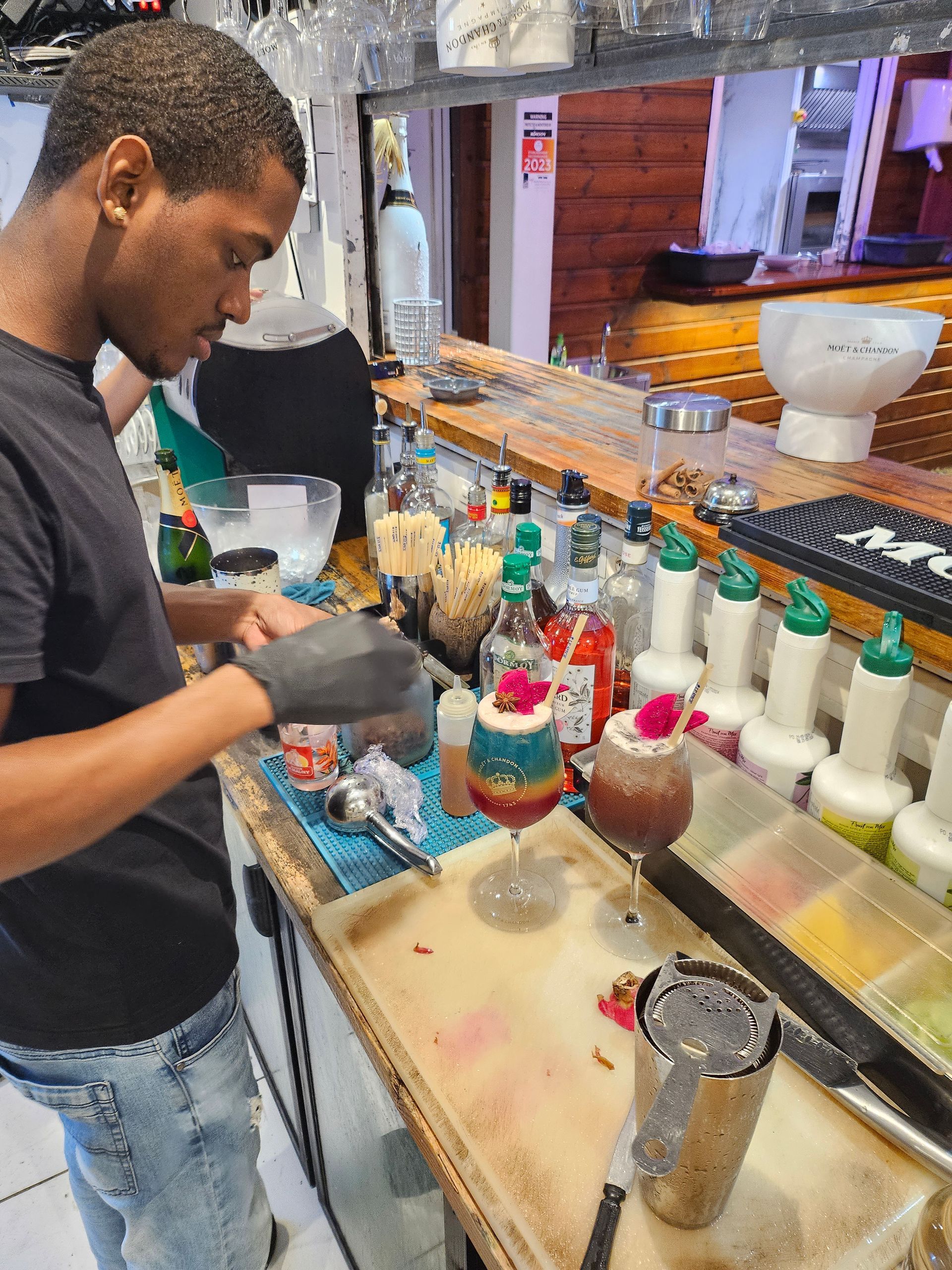 Préparation de cocktails.