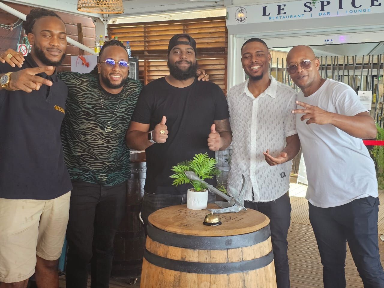 Équipiers du restaurant 2.