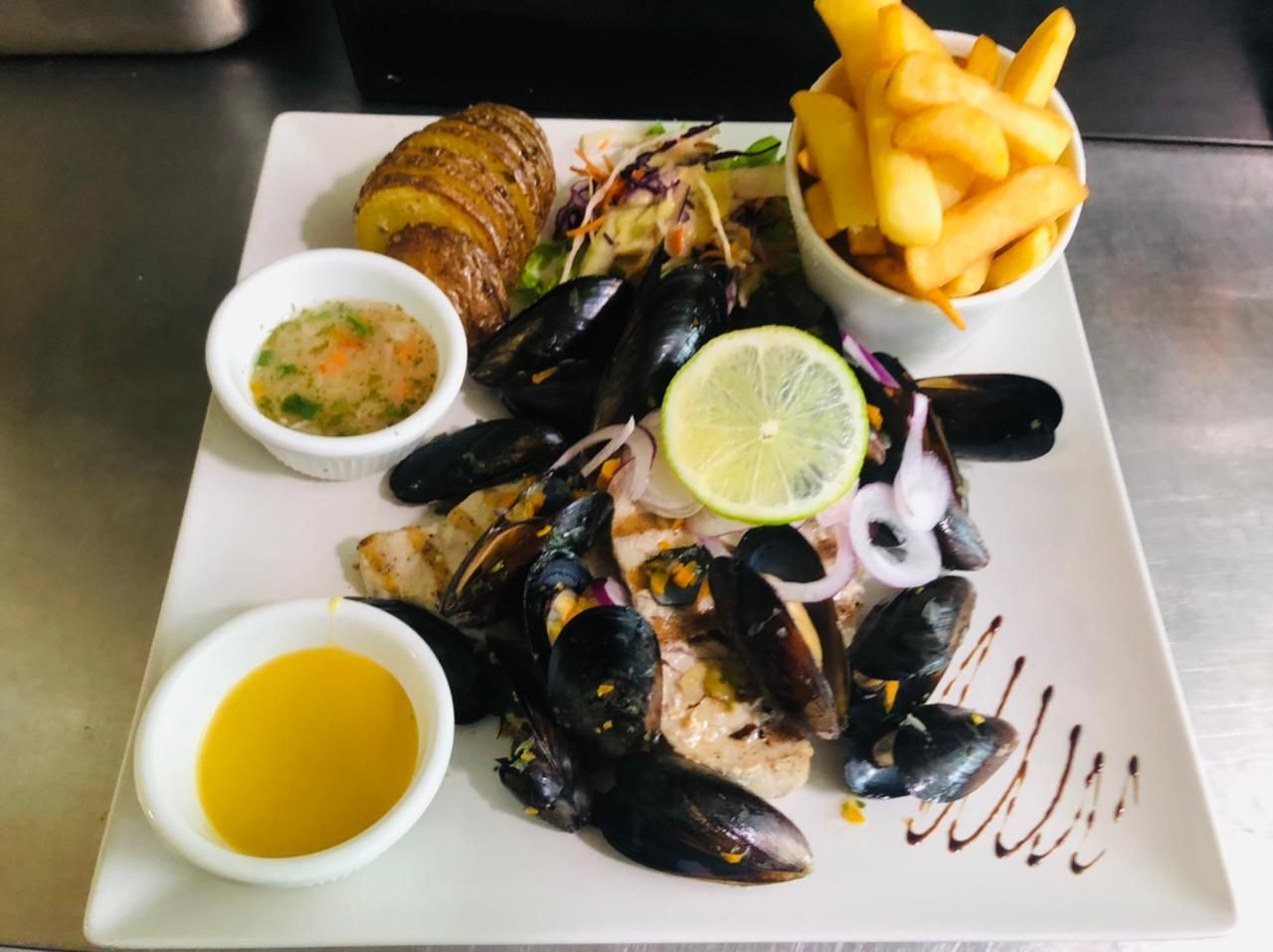 Moules marinières avec frites.