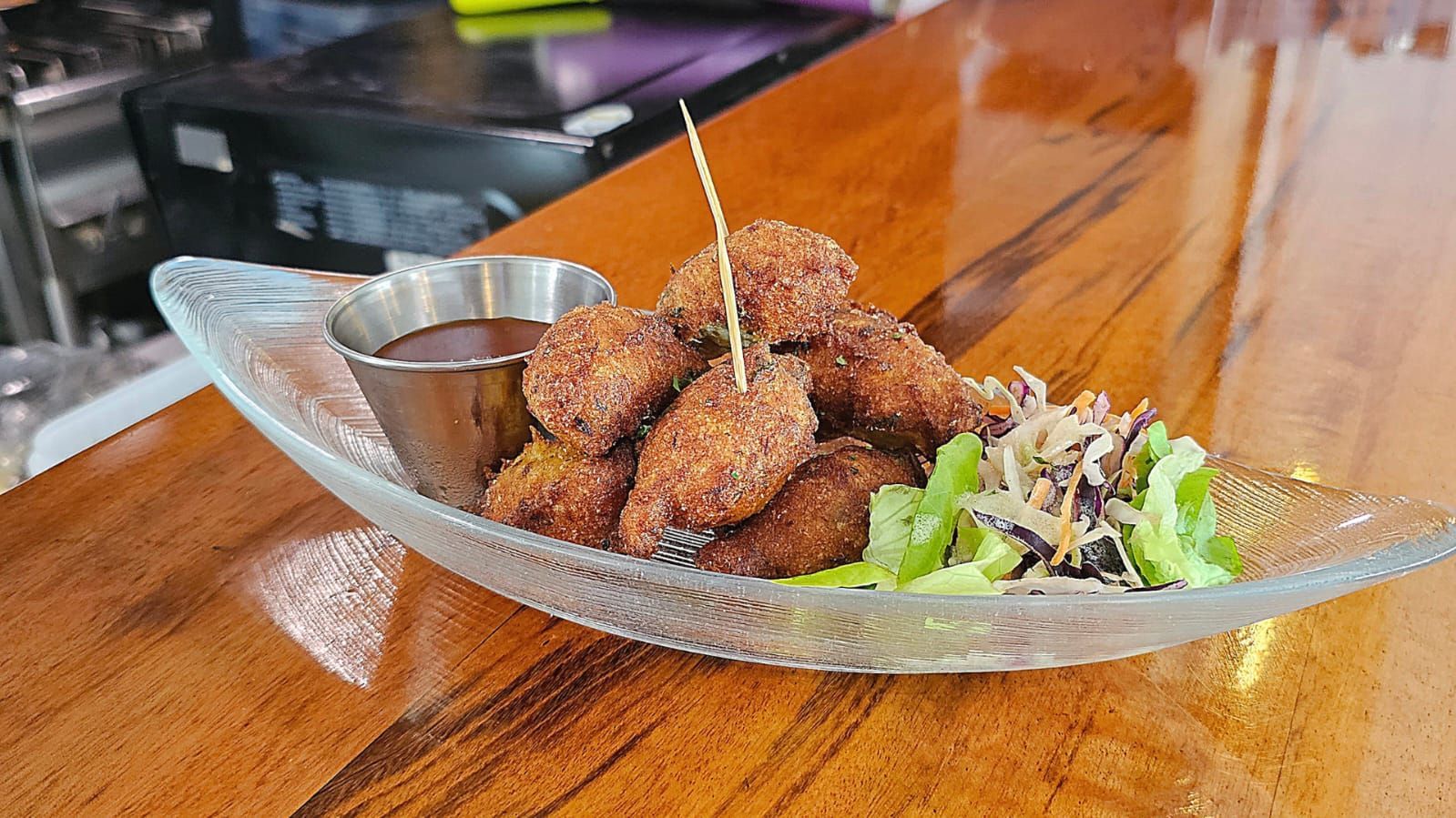 Accras de morue en plateau.