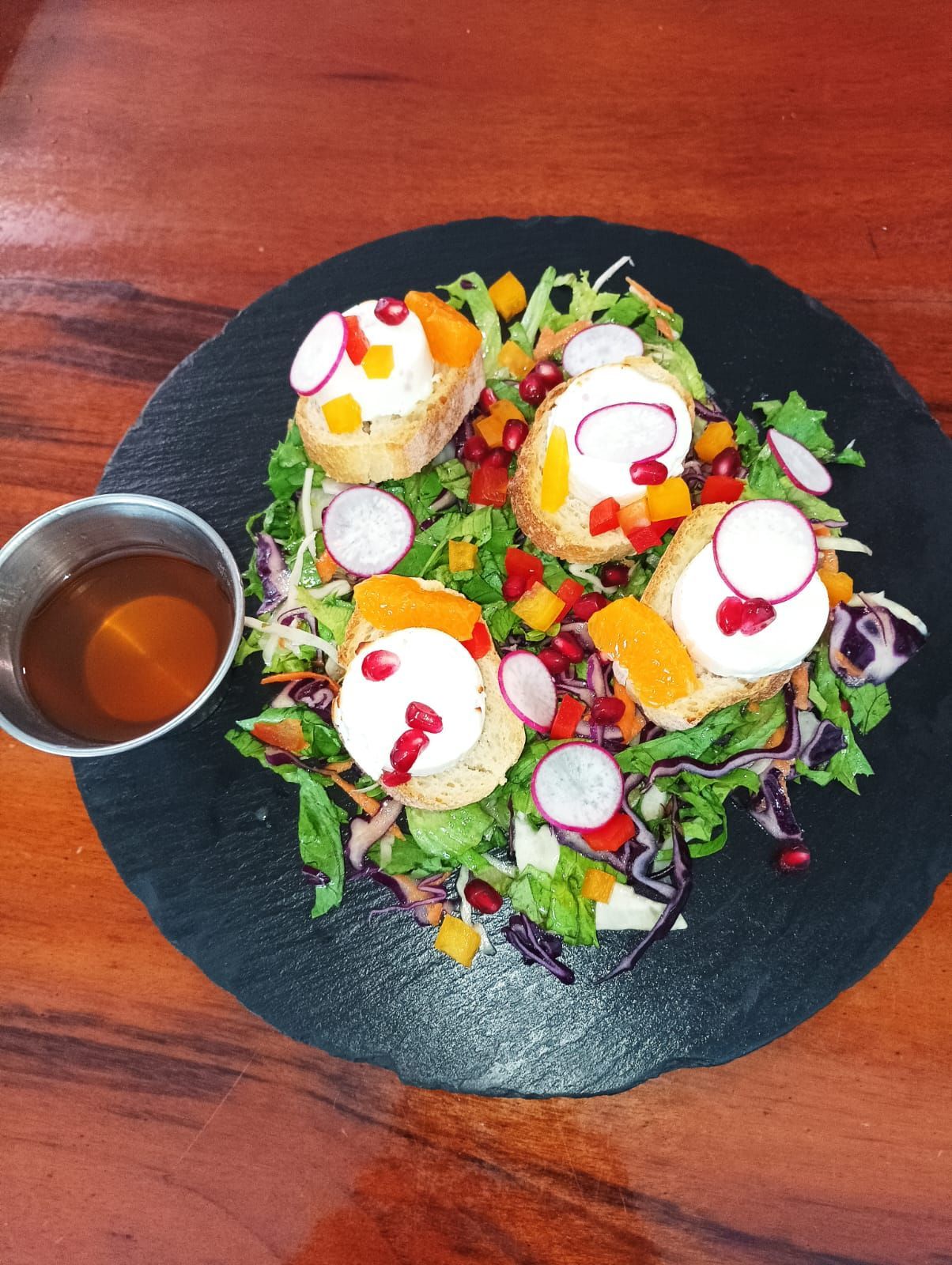 Salade de chèvre chaud.