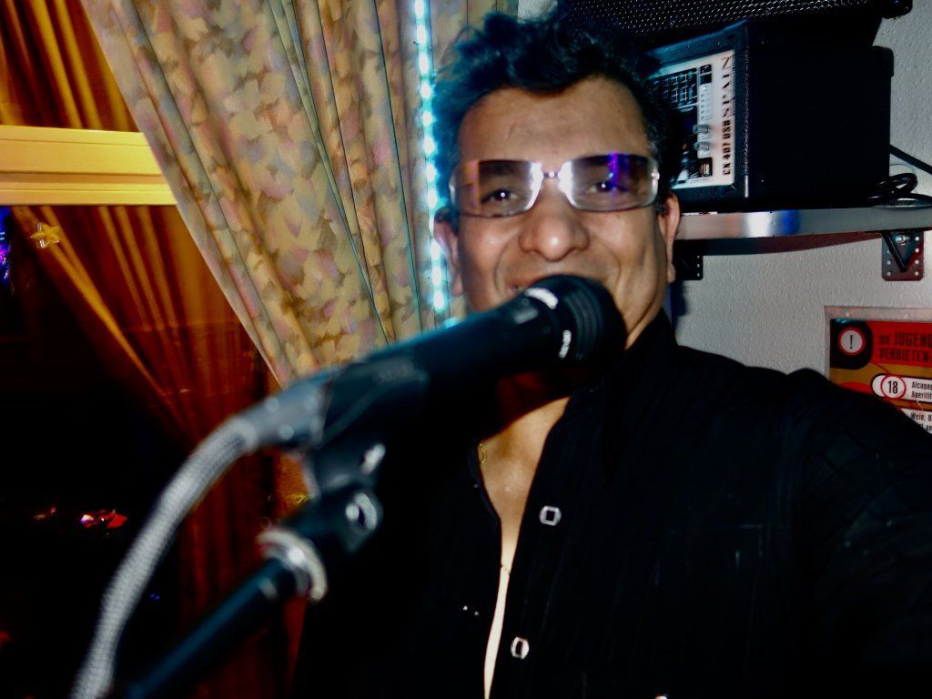 Shine Music Entertainer
