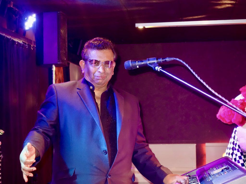 Shine Music Entertainer
