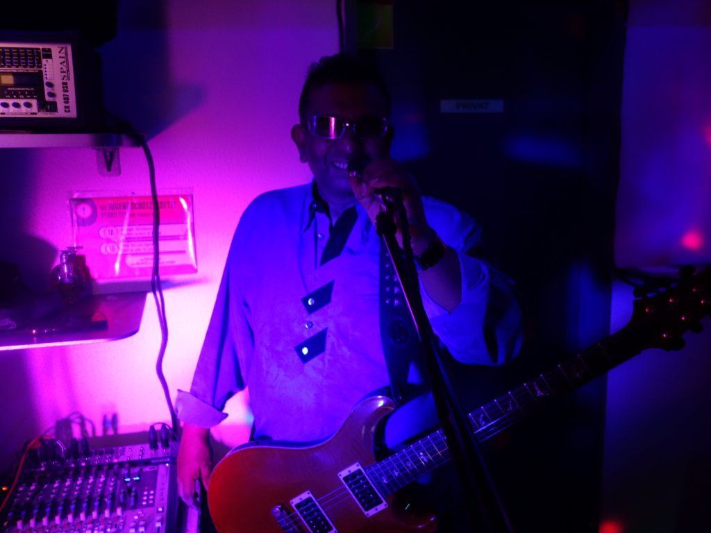 Shine Music Entertainer
