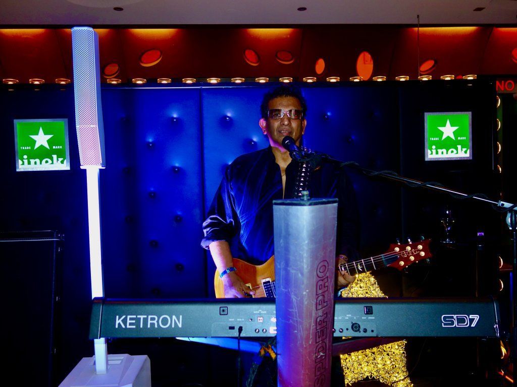 Shine Music Entertainer
