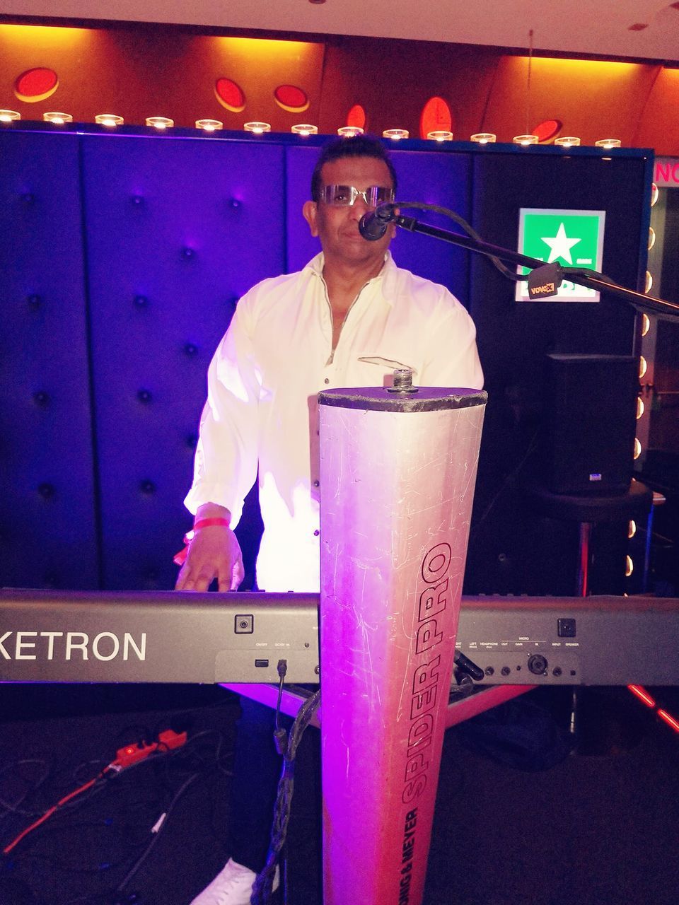 Shine Music Entertainer
