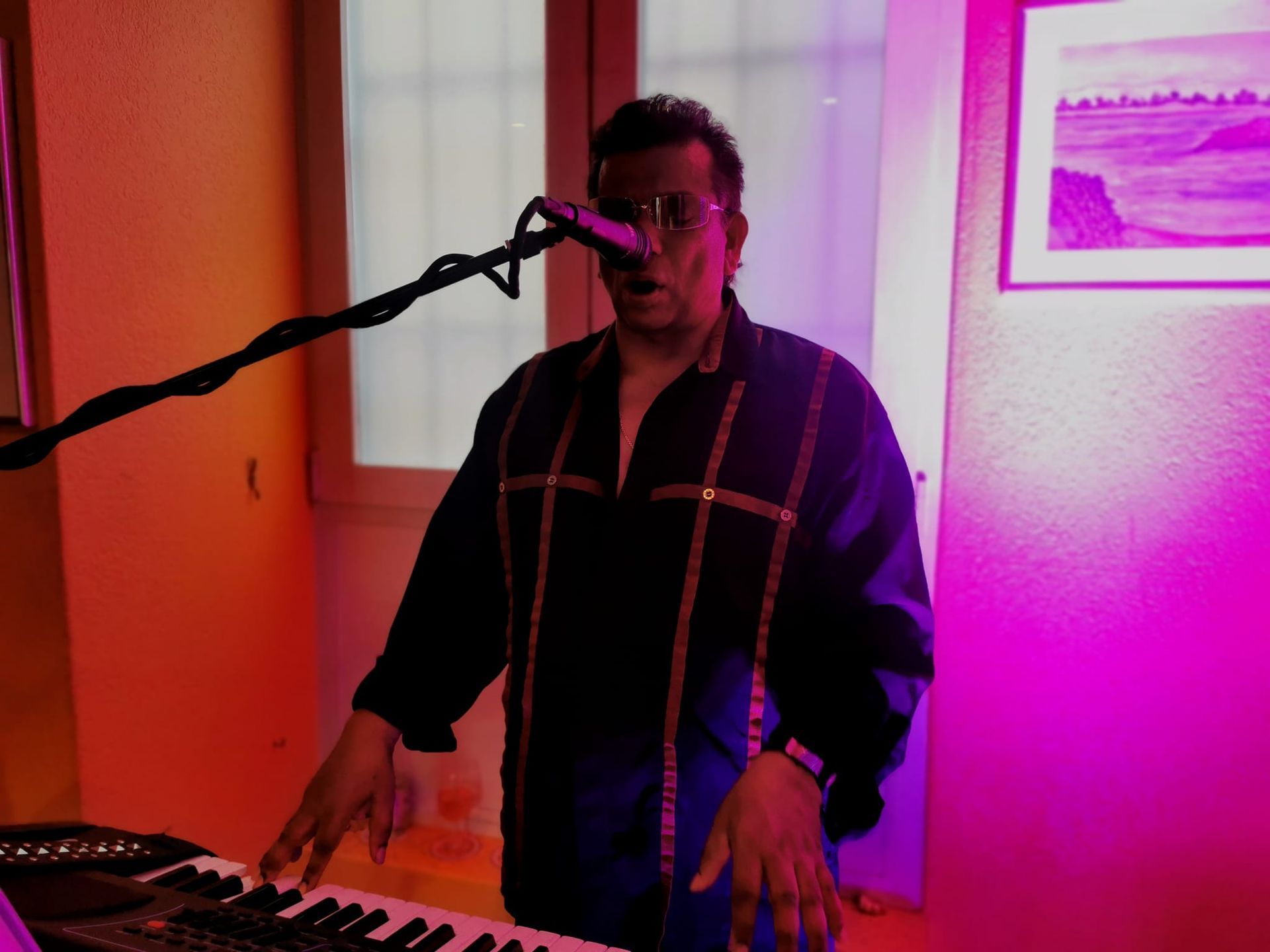 Shine Music Entertainer
