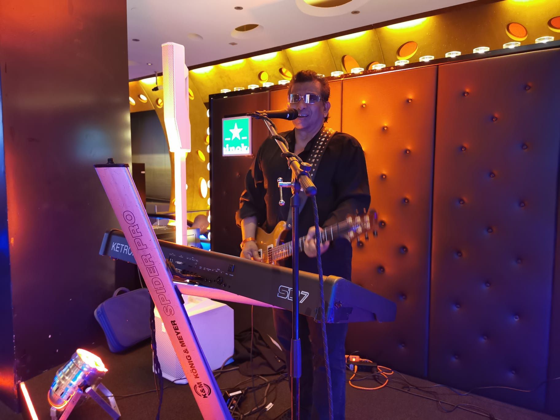 Shine Music Entertainer
