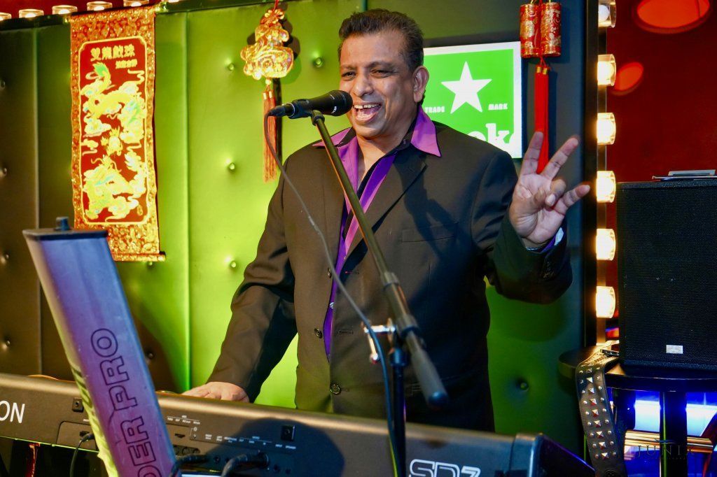 Shine Music Entertainer
