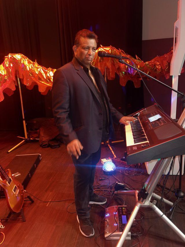 Shine Music Entertainer
