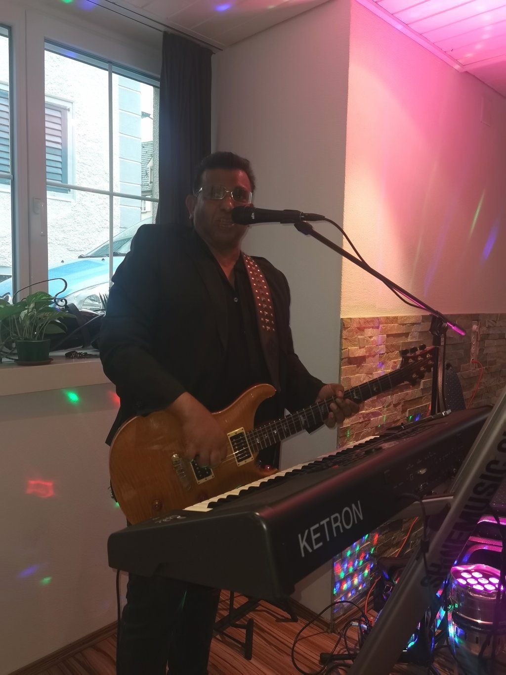 Shine Music Entertainer
