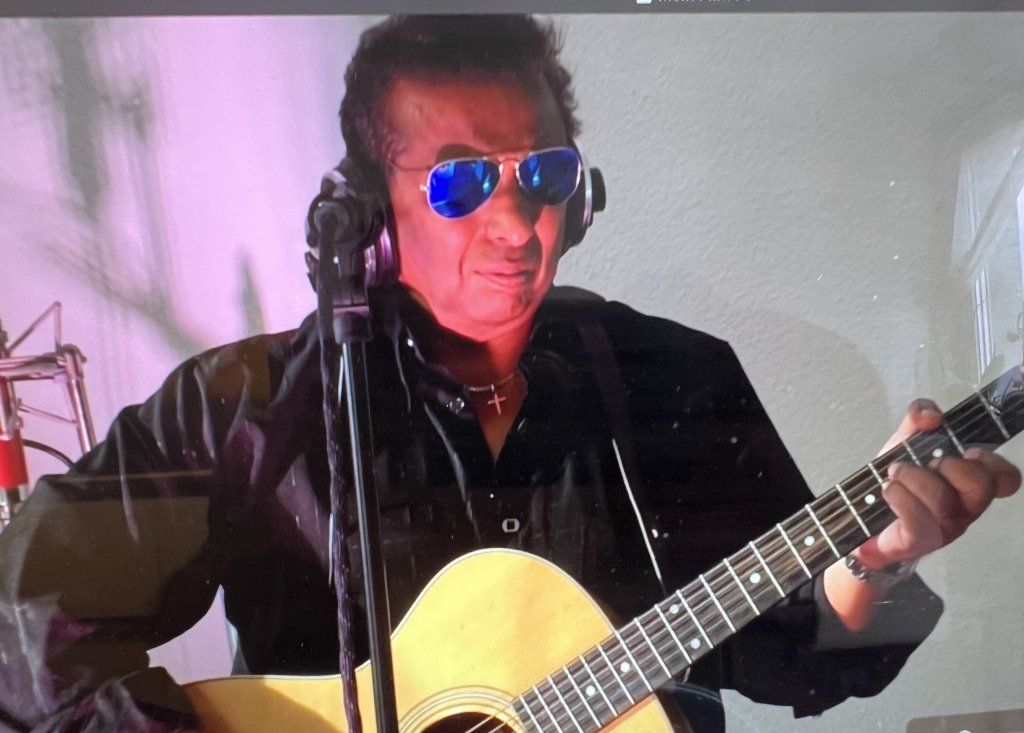 Shine Music Entertainer
