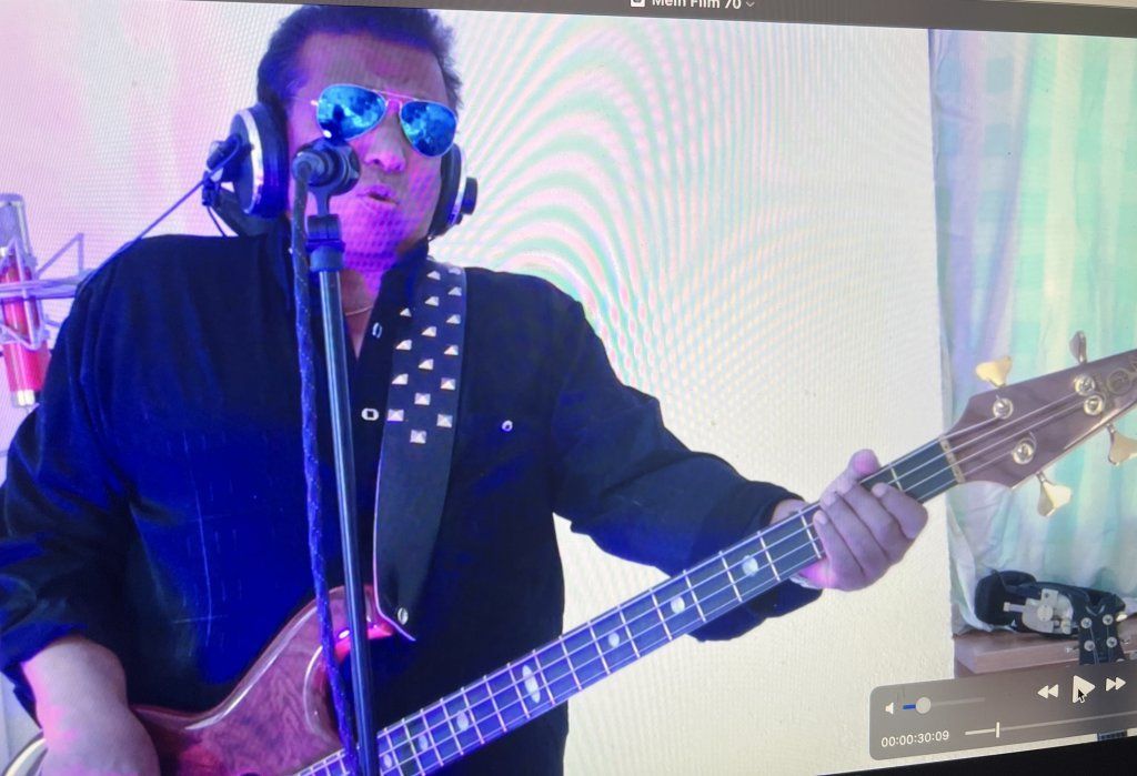 Shine Music Entertainer
