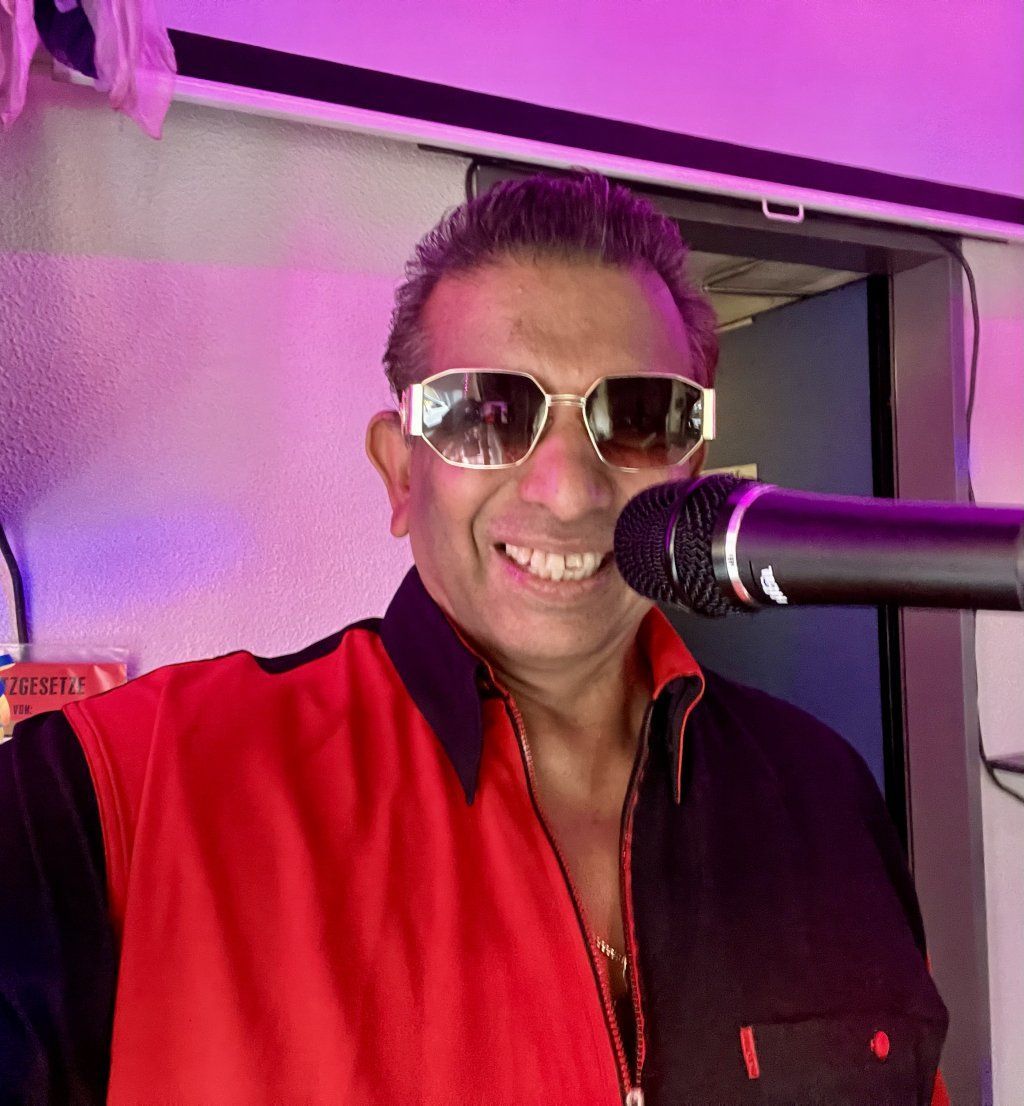 Shine Music Entertainer
