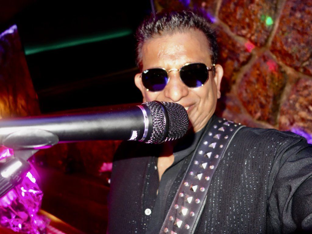 Shine Music Entertainer
